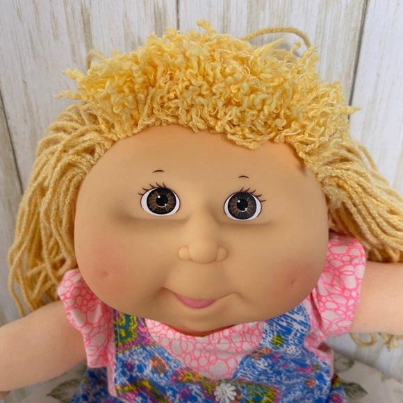 Authentic cabbage patch kid doll - Picture 3 of 6